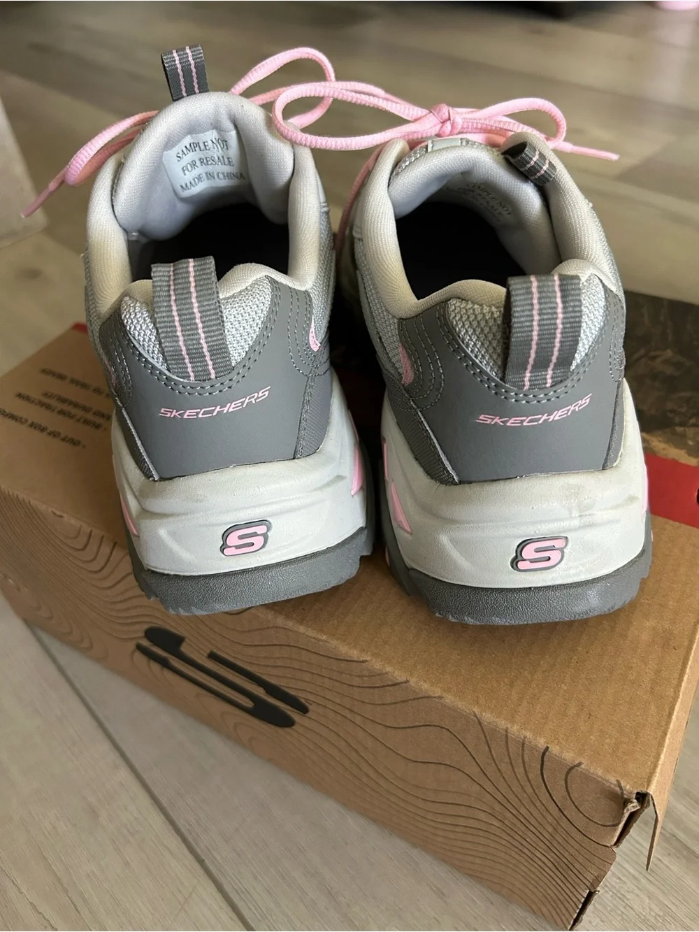 Skechers D’Lites Women's Light Gray Good Year Athletic Sneakers with Pink Accent